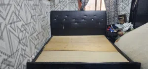 .black bed