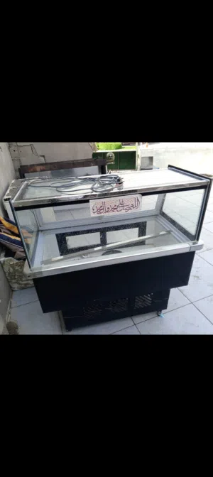 عارضة مقبلات للبيع بعدهه جديدة مستعملة 15 يوم فقط جديدة كلش السعر ع الرقم