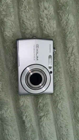 Casio Exilim EX-Z700 Digital Camera – Excellent Condition