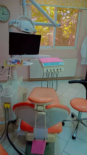 معدات عيادة أسنان مستعمل