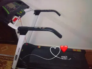 للبيع جهاز جري رياضي York Fitness بحالة ممتازة.