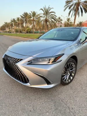 2025 Lexus ES350