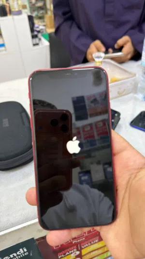 ايفون 11 احمر نظيف جدا