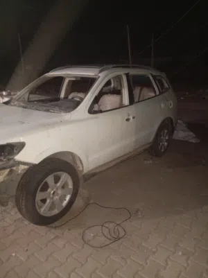 سنتافي 2011 بنزين مكنه صغيره 2.4 اللون ابيض