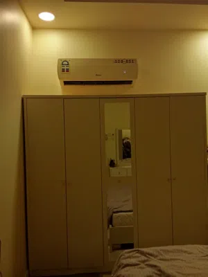 دولاب ملابس خشبي مودرن (أبيض - 5 أبواب) Modern Wooden Wardrobe (White - 5 Doors)