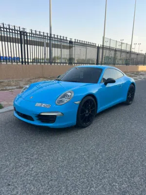 بورش كاريرا 911 من داخل احمر