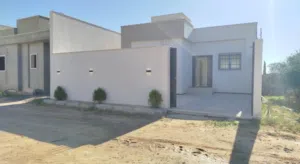 ارض و استراحة صغيرة