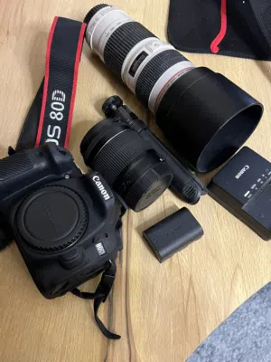 كاميرا كانون Canon 80D شبه جديدة مع عدستين