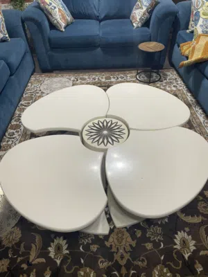 طاولة وسط غرفة ضيوف للبيع