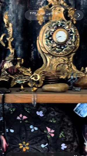 شمعدان مع ساعه عتيق مطلي ذهب