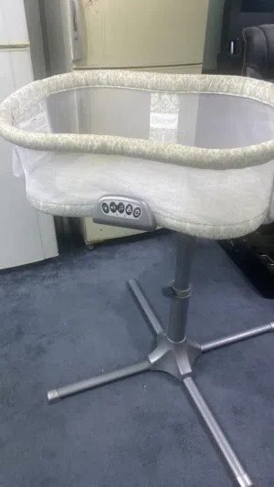 سرير اطفال دوار وفيه مستويات ارتفاع وموسيقى هادئه للنوم baby bed for sale working in good condition