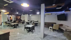 للبيع كوفي ومطعم بمنطقة السالمية مساحة 400 متر مربع بالدور الاول كامل ايجار 2500 دك ويحول نفس القيمة