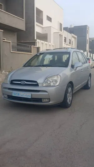 كيا كارنز محرك ممتاز كمبيو مارشة عادية مكيفة سعر البيع 1800 كاش أو حوالة نفس السعر