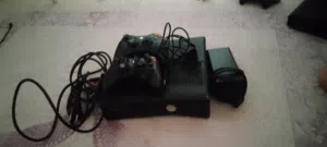 السلام عليكم اكس بوكس 360 فيها زوز زيدان ا 25 لعبه امورها طيبه