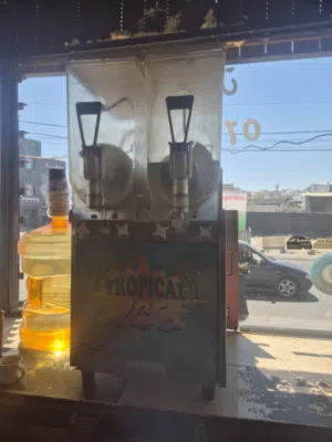 ماكينة عصير وسلاش (مشروبات مثلجة)