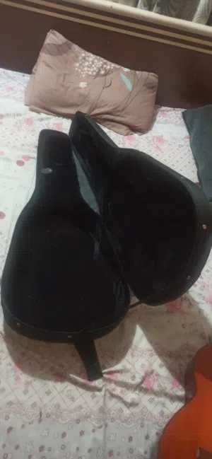 حقيبه ناعمه Gig Bag(جيجا باج) لحجم الجيتار الكلاسيك مصنوعة من القماش المبطن، خفيفة الوزن، وتُ