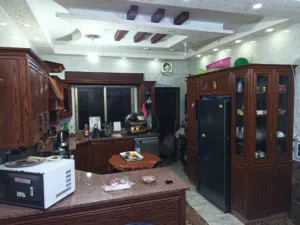 بيت مستقل للبيع مكون من 3 نوم احداها ماستر ومطبخ  وحمام عدد 3 وصالة وصالون واجهة حجر امامية وبئر ماء