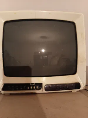 تلفزيون عدد 2 14 بوصة واحد قاريونس والاخر داوو و DVD