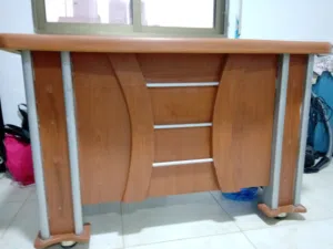 مكتب بحالة ممتازه للبيع