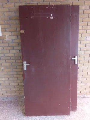 بابين خشبية مستعملة