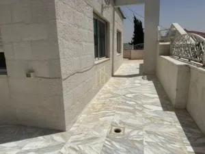 عقار يستحق المشاهده روف مميز للبيع 350م في أجمل مناطق عبدون بسعر مميز / ref 9920