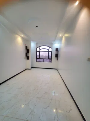 شقه للايجار في شملان جنب الخط العام مباشرتن وسط كل الخدمات حي راقي جداً شقه لوكس سراميك ديكورات لمسس
