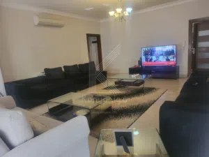 شقة مميزة للبيع في عمان - الرونق- طابق ثالث مع روف