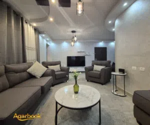 شقة ارضية مفروشة بتشطيب سوبر ديلوكس للايجار في بالقرب من قيادة الشرطة