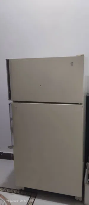 ثلاجه بحاله جيده جدا