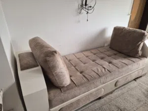 اثاث خشبي مفصل نوعية ممتازة بحالة جيدة للبيع يحتمل الاستخدام والأوزان