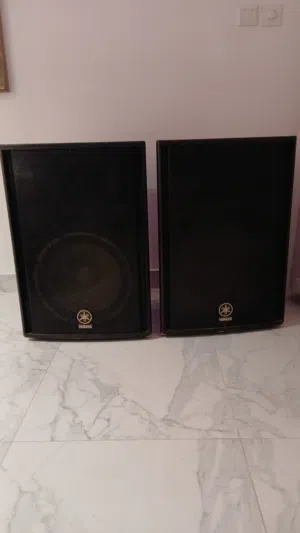 سماعات ياماها اصليه بحاله ممتازه صوت  وضح استخدامشخصيء  وخالي من اي عطل وقيرمفتوحين قوته واحده500واط