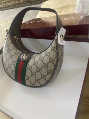 شنطة يد من قوتشي GUCCI