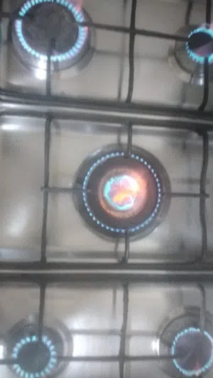 فرن غاز خمس عيون شغال بحالة جيدة
