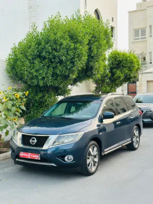 Nissan Pathfinder SV Year-2015.7 seater Jeep in excellent condition. Full option panoramic sunroof