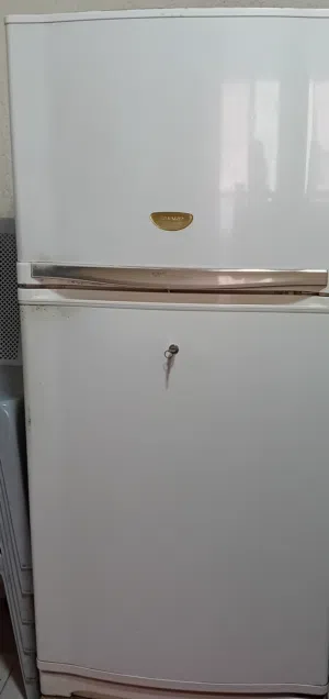 ثلاجة شارب حجم كبير للبيع بشكل مستعجل