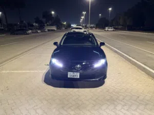 كامري 2020 LE اسود ملكي