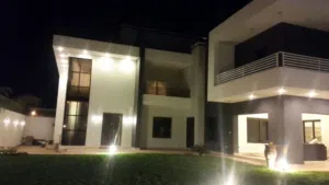 4 Bedrooms . More than 6 bathrooms . 1400 m24