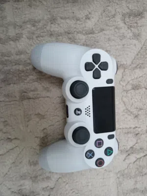 للبيع لي اسرع متصل كنترول بلاستيشن 4 بي ارخص سعر حط سومك ومانختلف أنشاء الله (الكنترول اصلي)