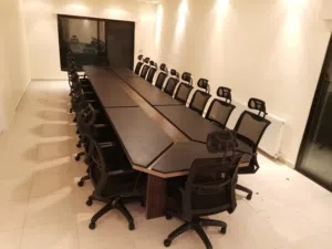 طاولات اجتماعات عدة احجام وموديلات خزانات ملفات تفصيل جميع الاثاث المكتبي