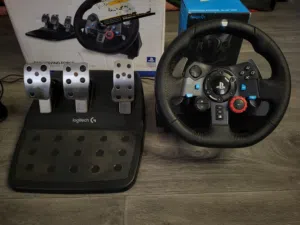للبيع: دركسون لوجيتك G29 بكرتونه استخدام شهر ونص مع القير والقاعدة للبيع دركسون Logitech G29