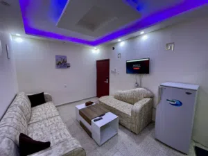 مفروش للايجار غرفه و صاله و مطبخ وحمام طابق ارضي