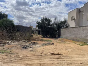 قطعة ارض جنزور نجيله بلقرب من شيل الفاندي