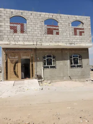 عماره عرطه للبيع شارع مارب سوق صرف