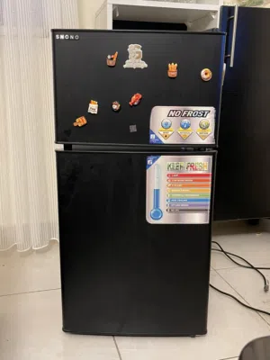 ثلاجة مكتبية Gold Crest صغيرة