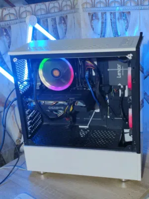 pc gaming للبيع كيس مع شاشة و محلقات قوية