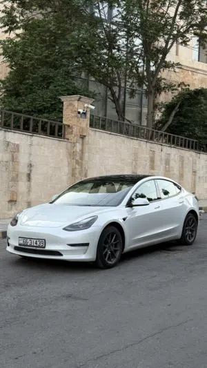 Tesla Model 3 Standard Plus لون لؤلؤي  كاش وبالأقساط  عداد قليل  فحص AutoScore B  أوتوبايلوت