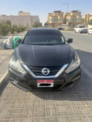 نيسان التيما 2016 امريكي نظيفه ولون اسود من الداخل والخارج وسعر مناسب