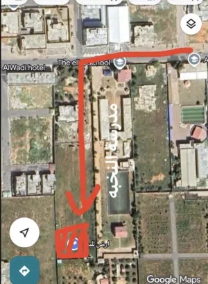 للبيع ارض في شارع مدرسة النخبة