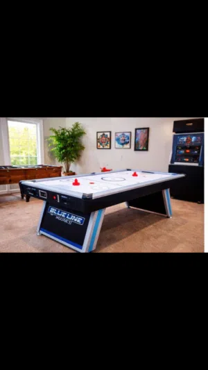 لطاولة الهوكي الهوائي (Air Hockey) بناءًعلى الصورة، مصممة بطريقة احترافية وجذابة لتناسب جميع الأماكن