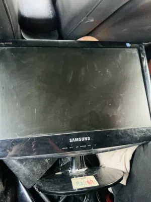 شاشة Samsung SyncMaster B1930 شغالة تمام مكانها جزيرة زاوية الدهماني